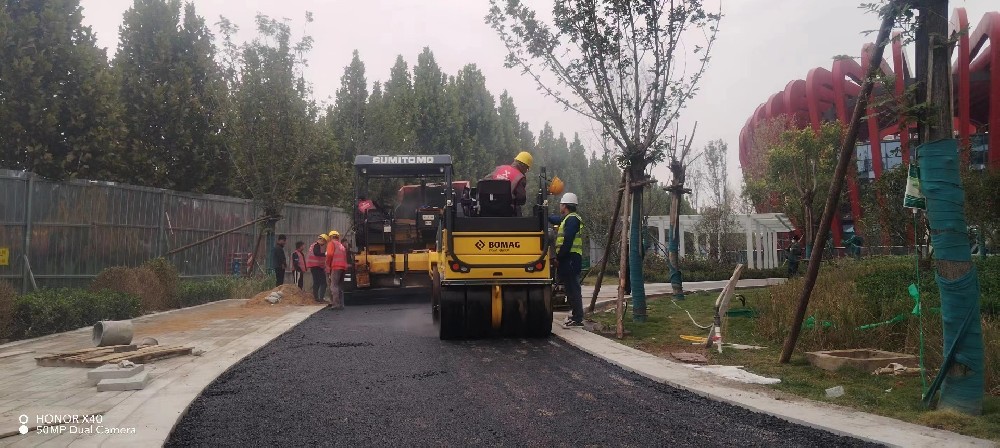 鄭州路面作業(yè)階段的瀝青攤鋪施工技術