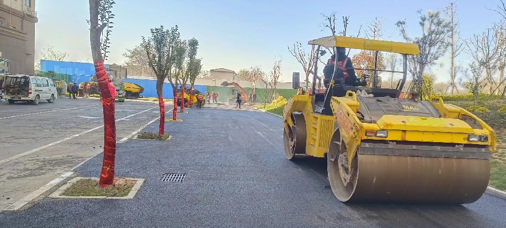 鄭州鞏義瀝青路面熱再生技術的優(yōu)點——鞏義瀝青路面