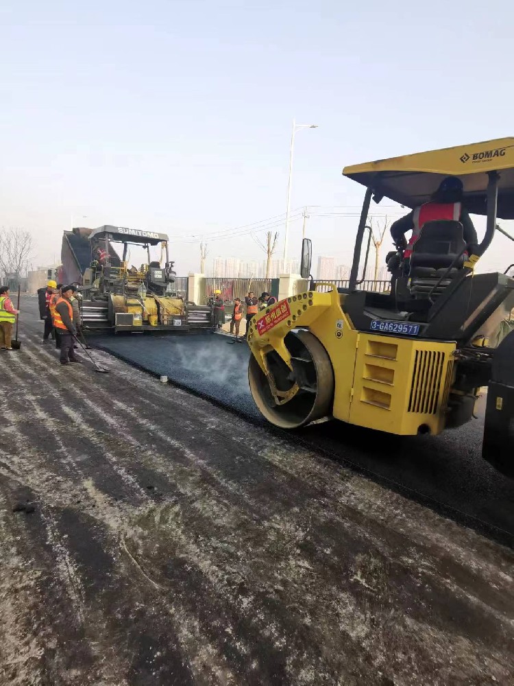 鄭州登封瀝青路面冷再生技術(shù)特點——鄭州登封瀝青攤鋪施工